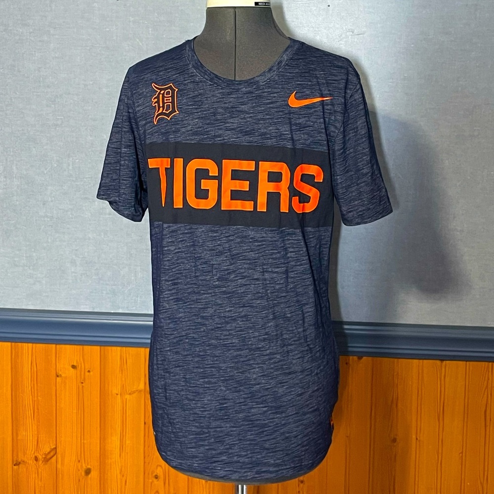 🔥3 for $15 Sale- EUC- Nike Detroit Tigers tee